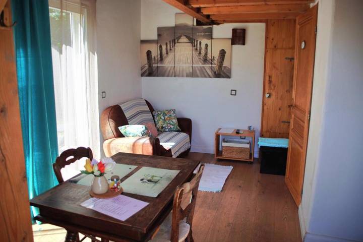 Location de vacances pour 2 personnes, avec Jacuzzi et Terrasse ainsi que Jardin et Piscine à Meyreuil - 2