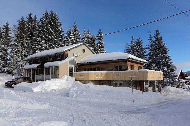 Chalet pour 12 personnes, avec jardin et balcon à Les Rousses