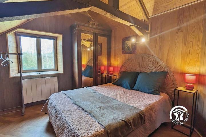 Naturparadies mit eigenem Teich in Mayenne für bis zu 6 Personen in Ruillé-le-Gravelais, Loiron-Ruillé