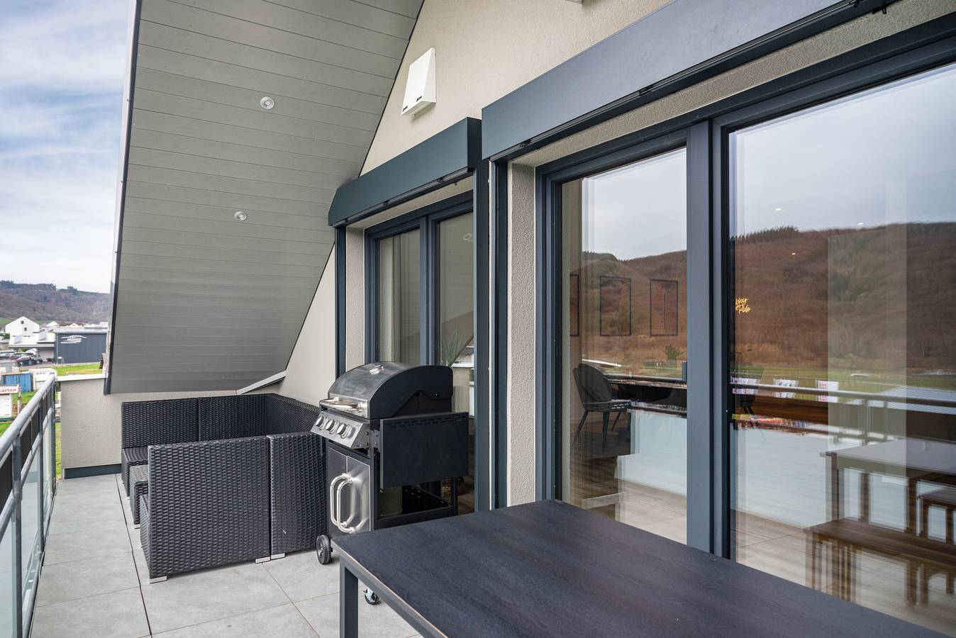 Ganze Wohnung, Apartment 'Moselbude Kröv' mit Moselblick, Sauna, Terrasse, E-Bikes inklusive, Grill in Kröv, Bernkastel-Kues & Umgebung
