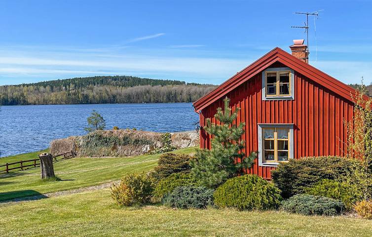 Ferienhaus für 7 Personen, mit Garten und Seeblick in Östergötland