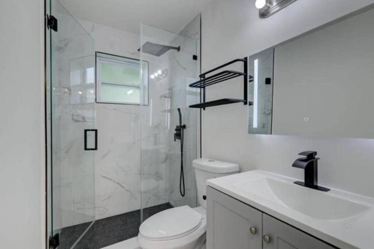 Entire apartment, Miamivice near Las Olas beach with Fire Pit in Fort Lauderdale, Broward County