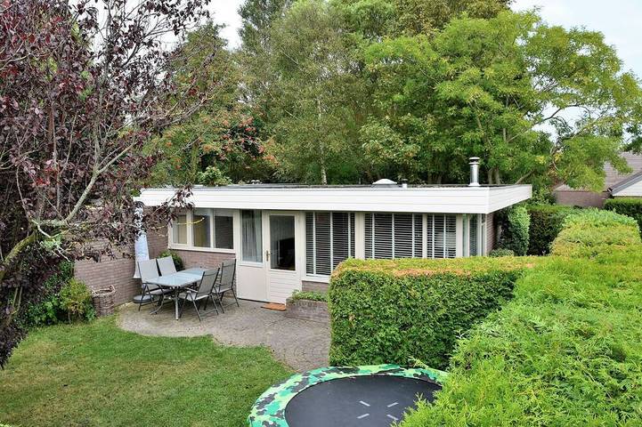 Location de vacances pour 5 personnes, avec piscine ainsi que jardin et sauna dans Warmenhuizen