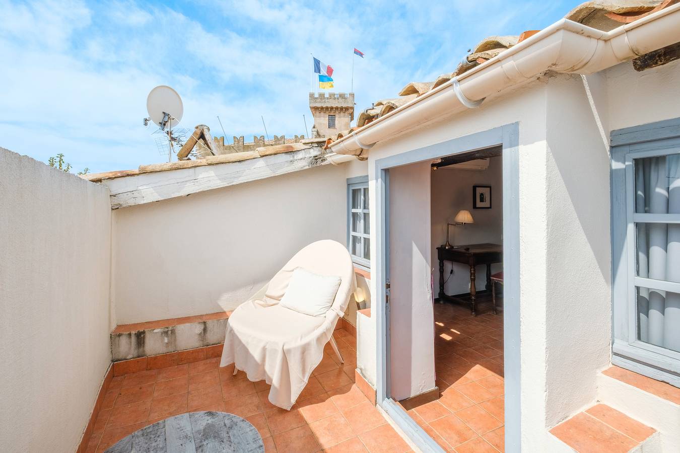 Apartamento entero, Apartamento 'Le Grimaldi' con vistas al mar, Wi-Fi y aire acondicionado in Cagnes-sur-Mer, Region de Cannes