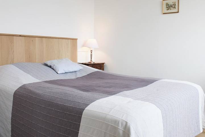 Entire apartment, Renovated studio with quiet balcony in Bois-Colombes, Hauts-de-Seine