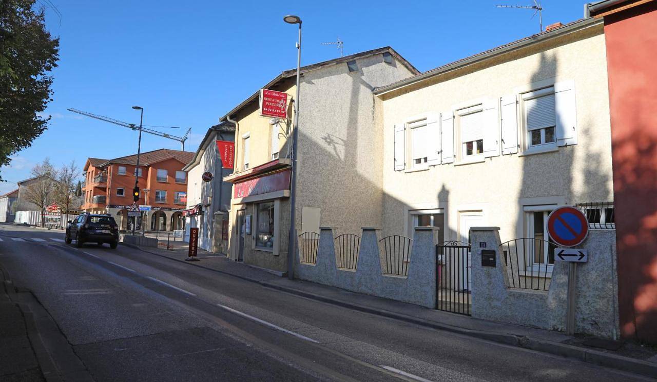 Three-Bedroom Townhouse in Villette-d'Anthon, Région de Vienne