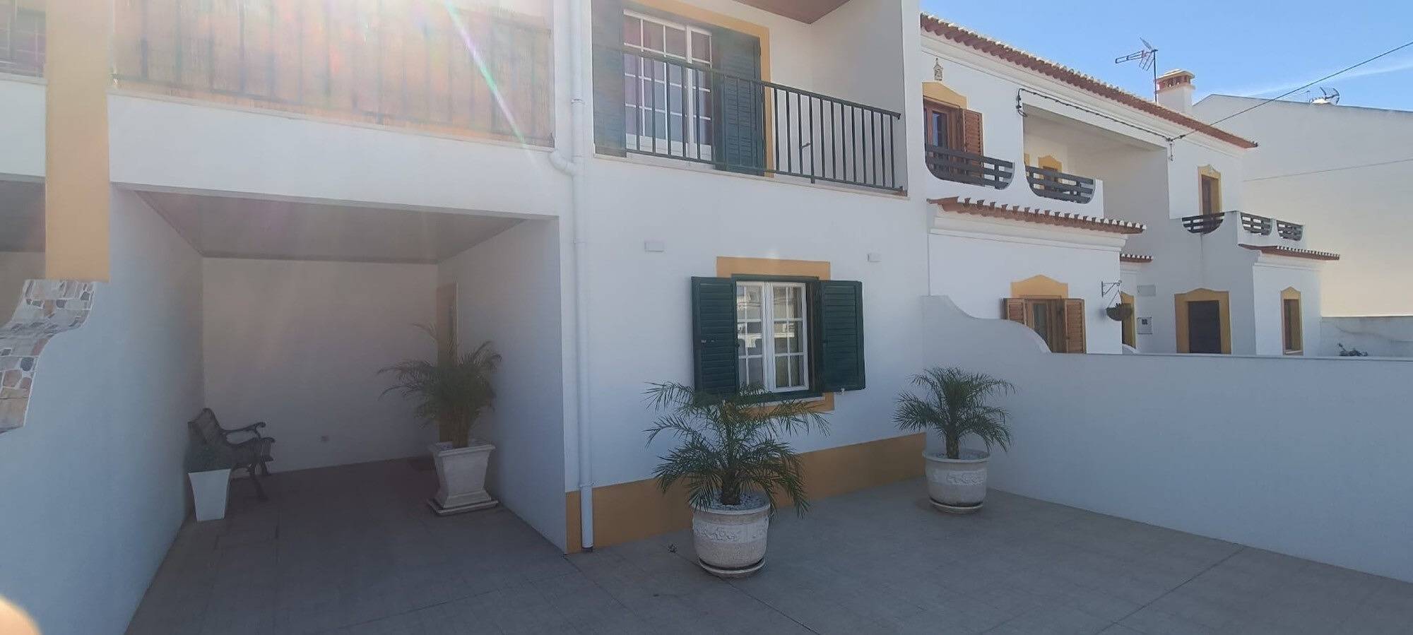 Ferienhaus 'Malibu Guesthouse' mit privater Terrasse, Wlan und Klimaanlage in Vila Nova de Milfontes, Costa Alentejana