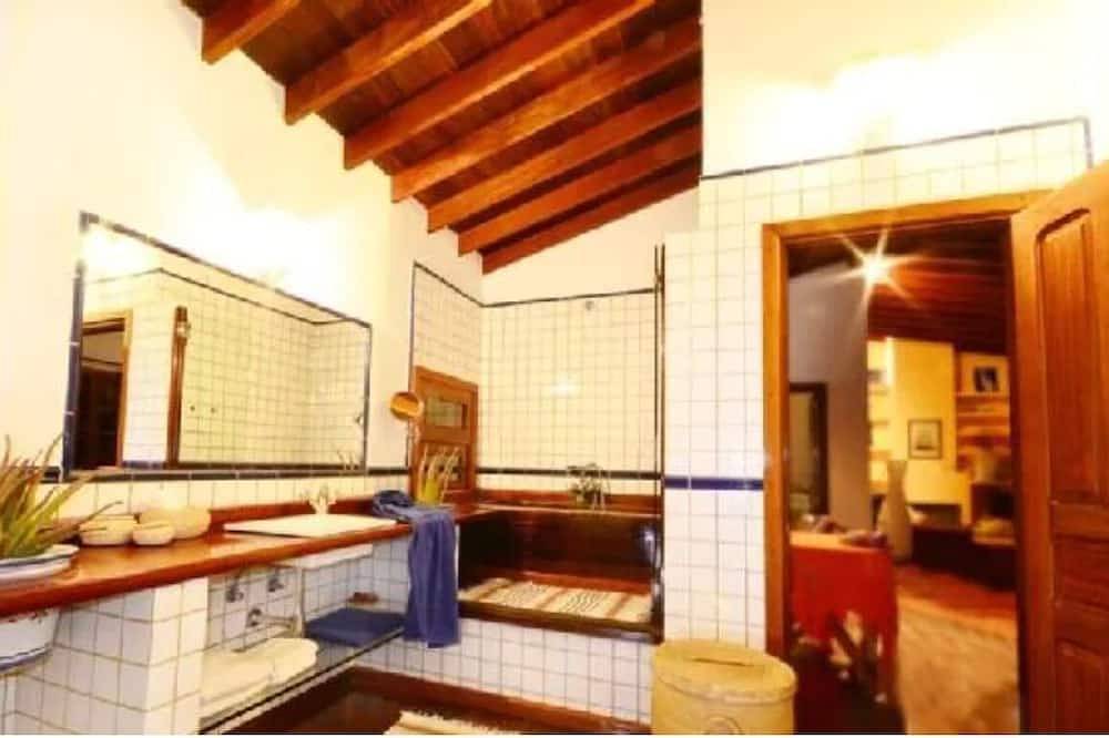 Welcome to Casa Simbi, a sun filled cottage sure to delight. in Las Hermosas, Pájara