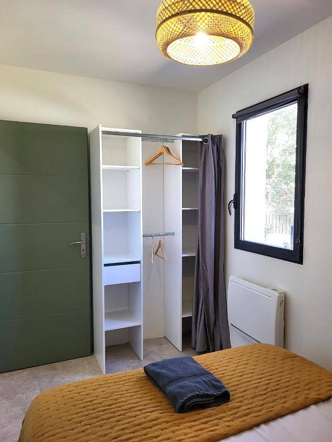 Location de vacances pour 6 personnes, avec vue ainsi que jardin et piscine à Tourbes - 4