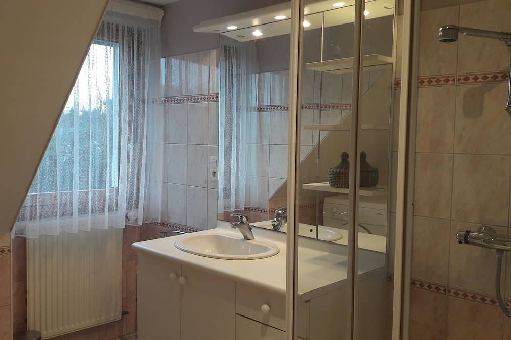 Appartement entier, Logement avec piscine proche des plages de sable fin et sentiers de randonnées. in Névez, Côte de Cornouaille