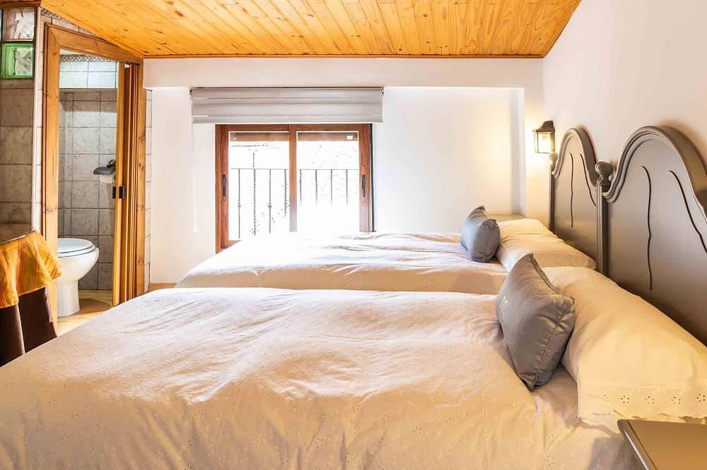 Family house with three rooms, fireplace - terrace in Nigüelas, Granada Province