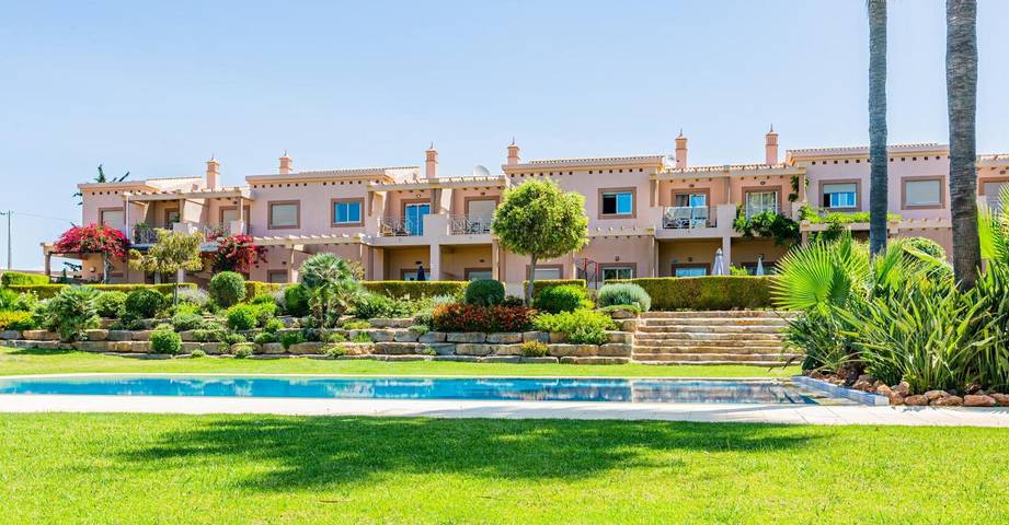 4-Bedroom Villa near the Beach – Casa Colina 2 in Albufeira e Olhos de Água, Faro District