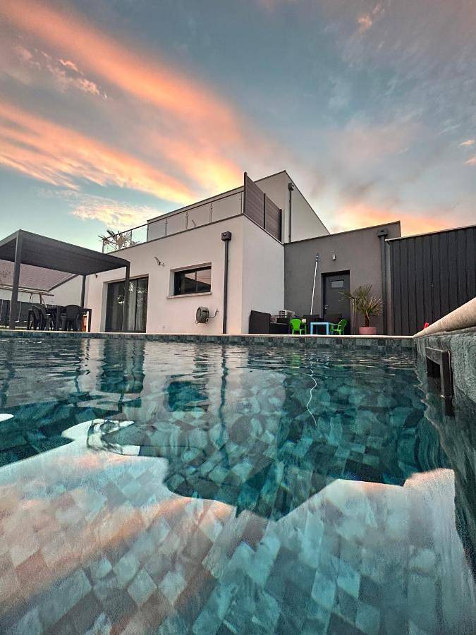 Location de vacances pour 5 personnes, avec vue ainsi que jardin et piscine à Chambray-lès-Tours - 2