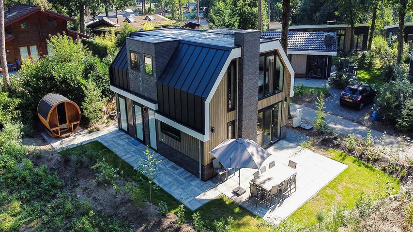 Vakantiehuis voor 10 personen, with sauna and tuin as well as zwembad and terras in het Nationaal Park Veluwezoom