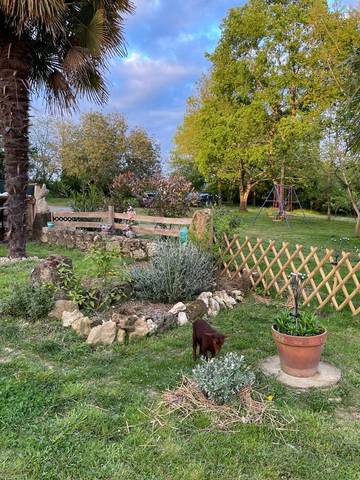 Cottage pour 3 personnes, avec vue sur le lac ainsi que jardin et piscine à Armous-et-Cau