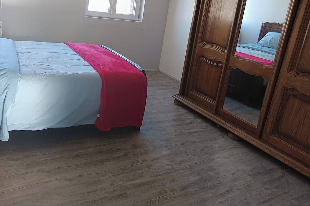 Appartement entier, Appartement calme a Raismes  parking et wifi gratuits. Spa sauna avec supplément in Raismes, Région de Valenciennes