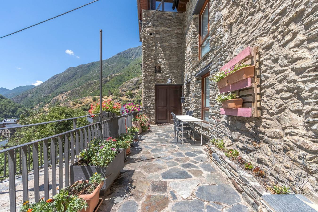 Casa rural 'Guillem Completa' con vistas al lago, Wi-Fi y aire acondicionado in Tavascan, Lladorre