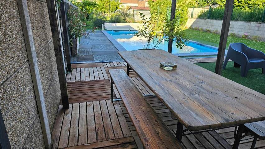 Location de vacances pour 8 personnes, avec terrasse et piscine à Laon