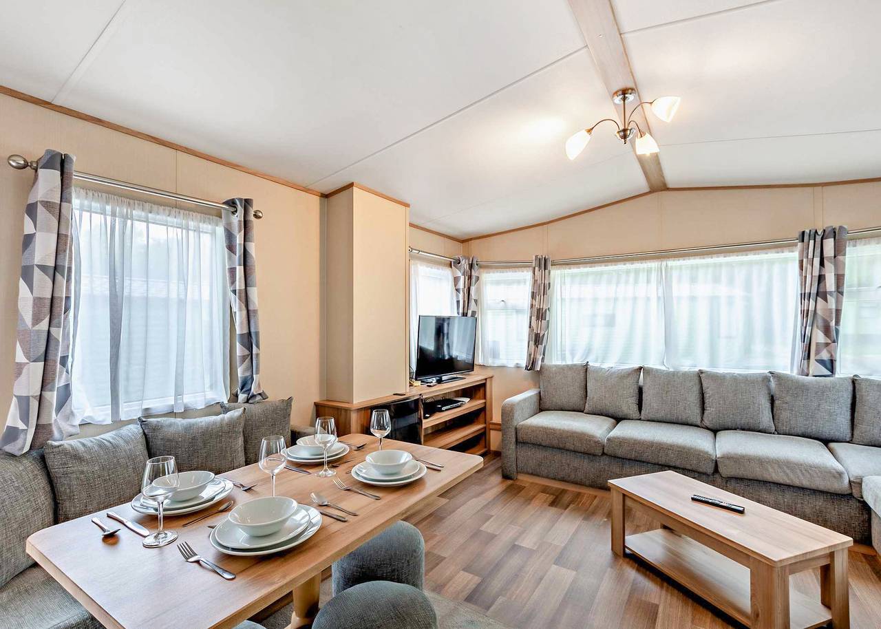 Gold Premium 2 Caravan, slps 6, parking & decking in Bowness-on-Windermere, Lake District