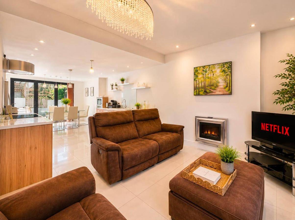 Four-Bedroom House in Penarth, Cardiff