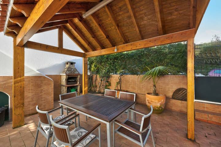 Apartamento inteiro, Apartamento 'Lagos Terraço Villa' com Terraço Privado, Wi-Fi & Ar Condicionado in Santa Maria, São Gonçalo de Lagos