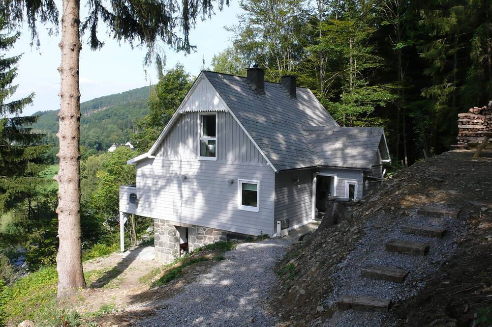 Luxuriöses Ferienhaus in Alleinlage am Berg/ Waldrand in Olsberg, die Mittelgebirge