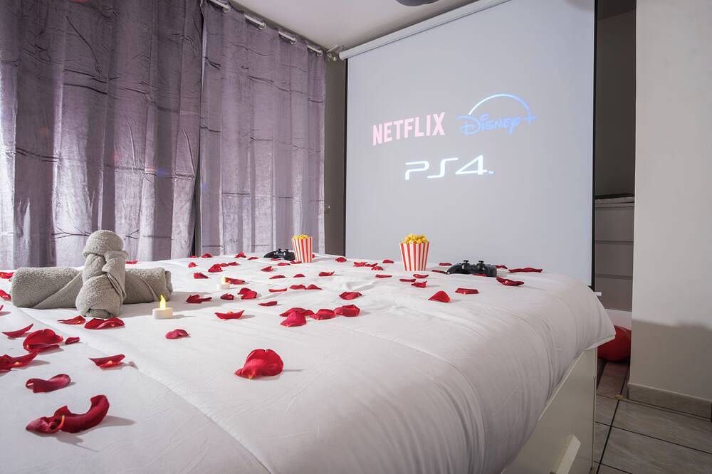 Entire apartment, Thermal Cinema Barbecue At Disneyland Paris in Lagny-sur-Marne, Seine-et-Marne