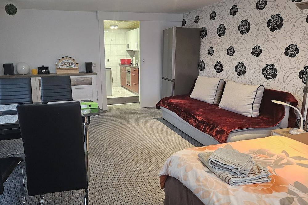 Ganze Wohnung, 2 - Zimmer - Wohnung.  für 3-4  Personen in ruhiger Lage am  Rande Berlins. in Treptow - Köpenick, Berlin