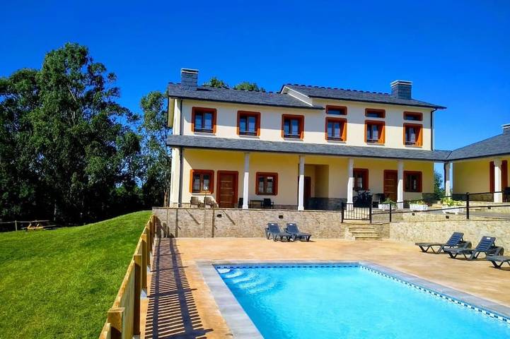 Villa pour 4 personnes, avec piscine et jardin - 1