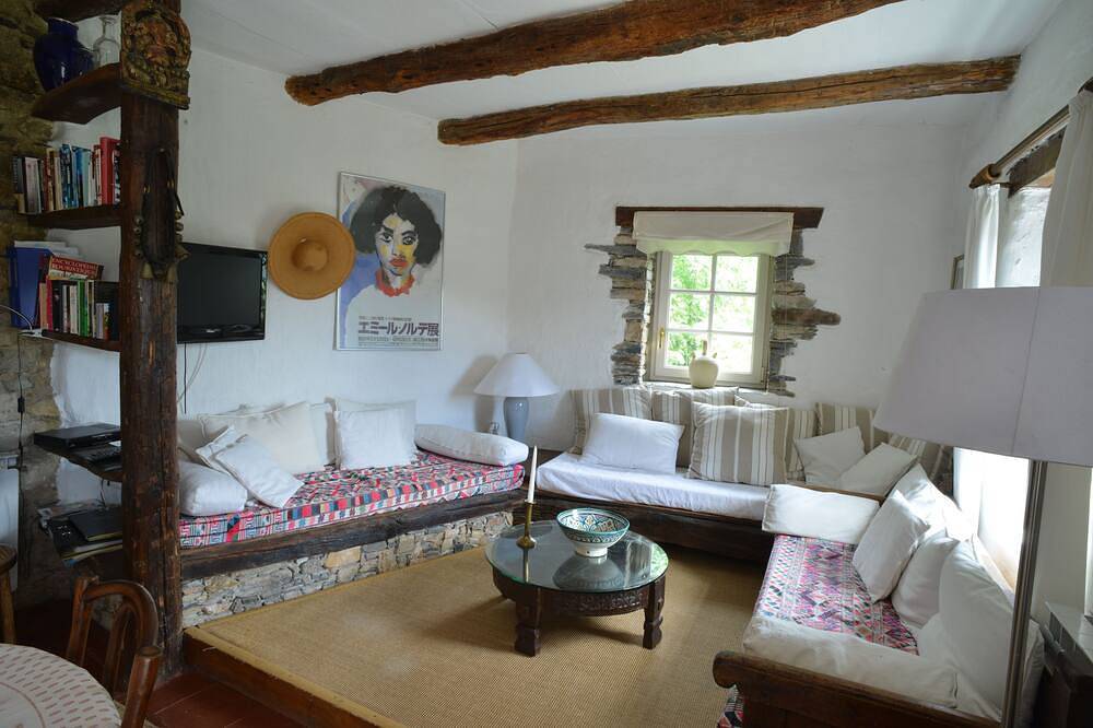 Vakantiehuis met een Fantastisch Uitzicht Over de Vallei en de Rivier de Orb in Vieussan, Béziers und Umgebung
