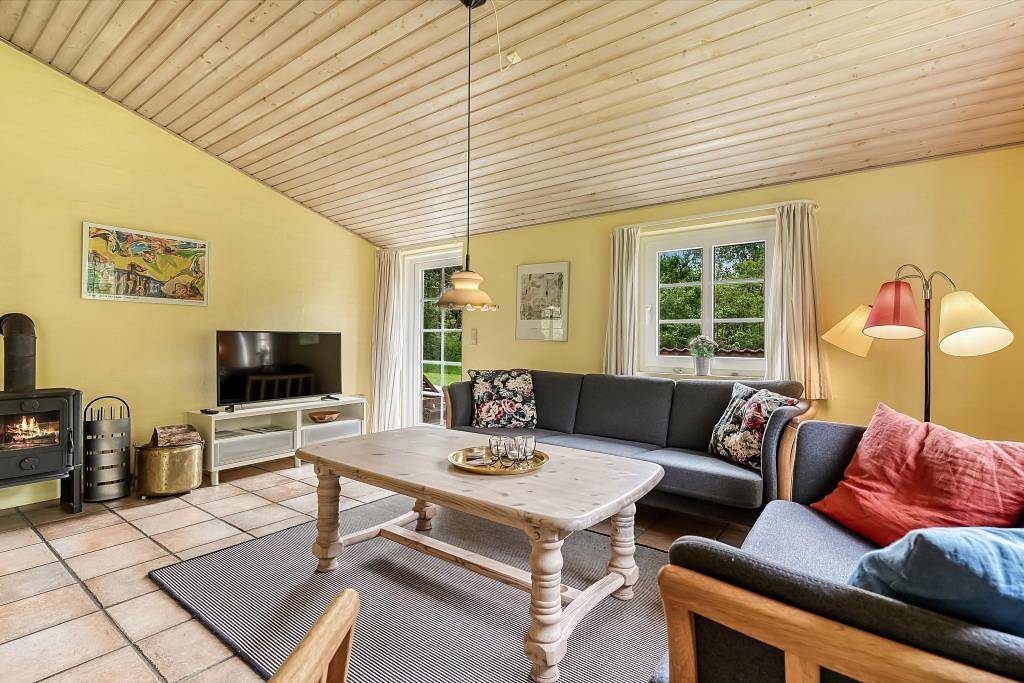 Gut geschützt liegendes Reetdachhaus mit Sauna, Whirlpool und extra Gästetoilette in Vester Husby, Husby (Dänemark)