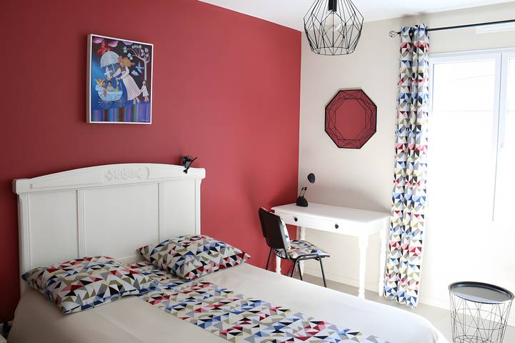 Suite de deux chambres avec salle d'eau privative - suite de 2 chambres in Nantes, Région de Nantes