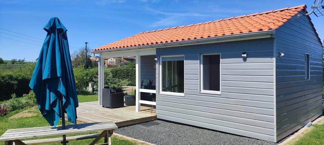 Gîte pour 4 personnes, avec terrasse ainsi que piscine et vue à Saint-Beauzire - 2