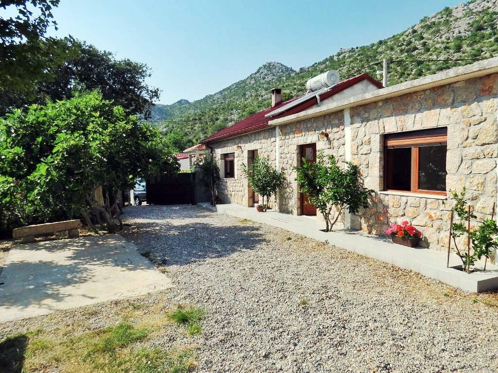 Ferienhaus für 4 Personen mit Terrasse in Starigrad, Zadar