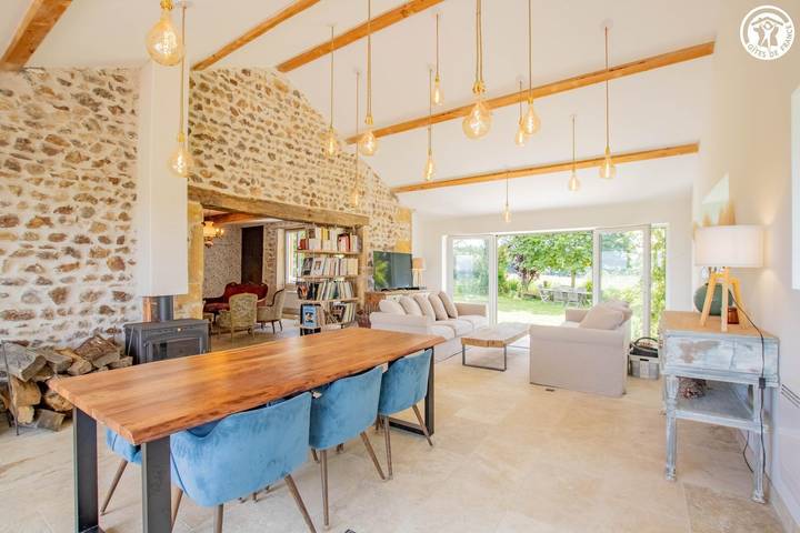 Gîte pour 8 personnes, avec terrasse et jardin, animaux acceptés