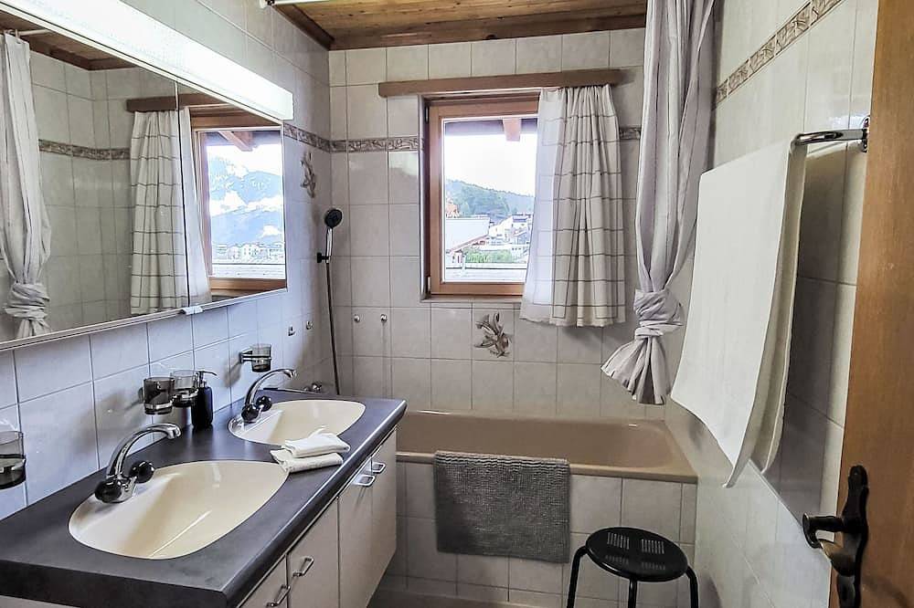Ganze Wohnung, Chalet mit Bergsicht in Laax Dorf, Laax