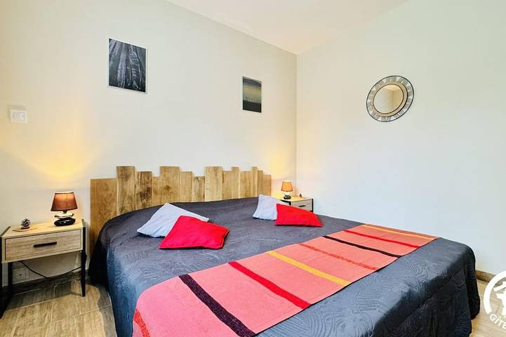 Location de vacances pour 4 personnes, avec jardin à Les Martys - 2