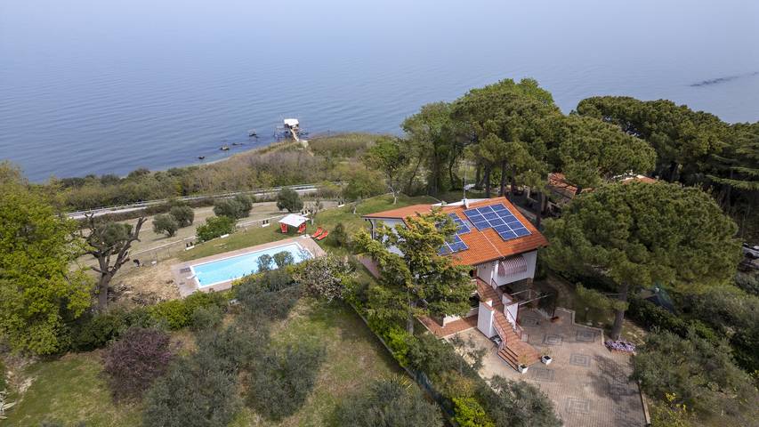 Villa per 8 persone, con Balcone e Terrazza nonché Giardino e Panorama in Abruzzo
