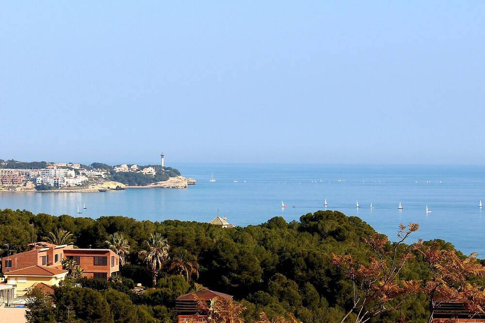 Villa Tamarit Meerblick in exklusiver Lage inmitten mediterraner Strände in La Móra, Tarragona