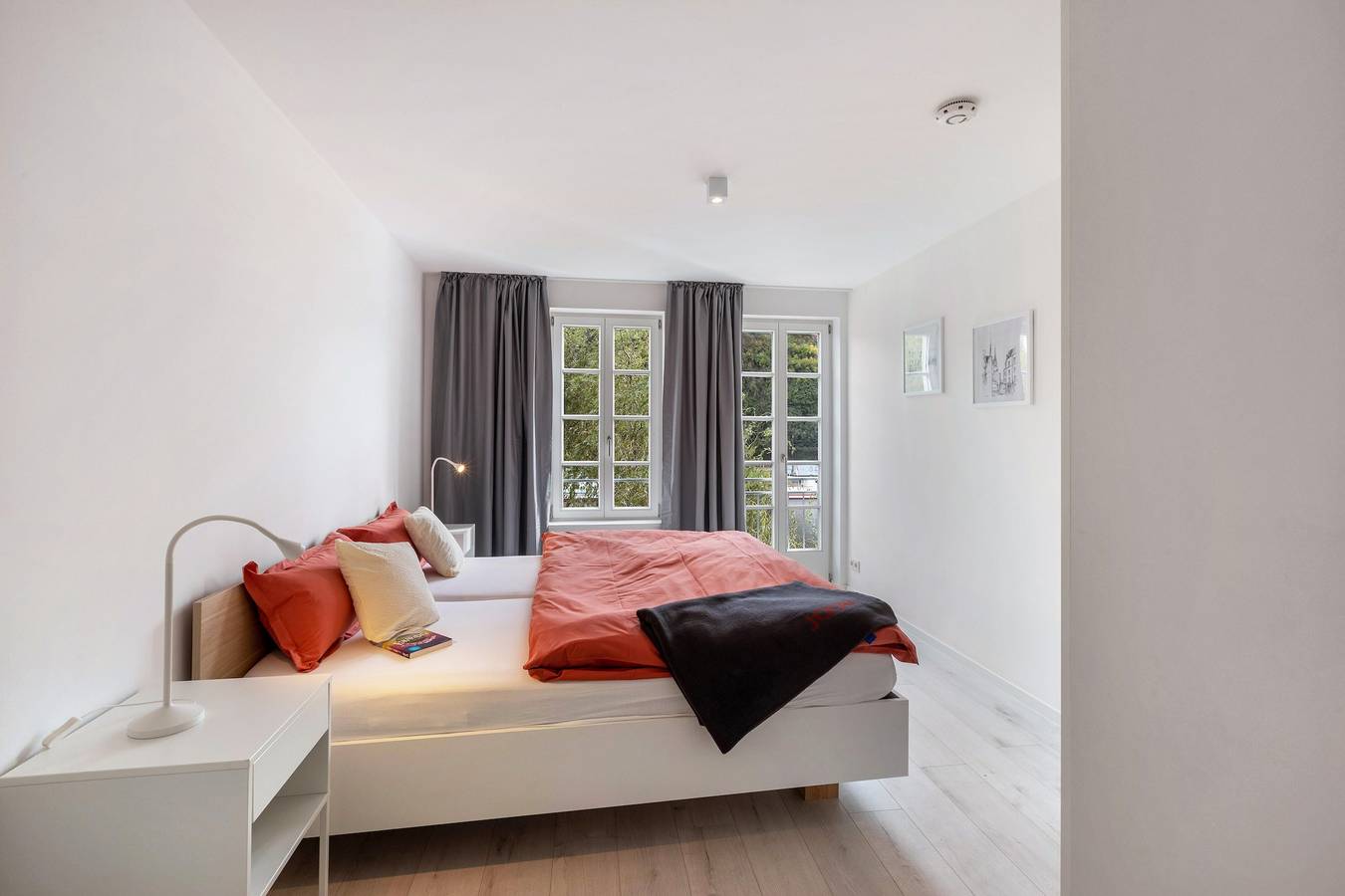 Appartement 'Saale Fewo Mit Burgblick' met uitzicht op het meer, gedeelde tuin en Wi-Fi, foto 12