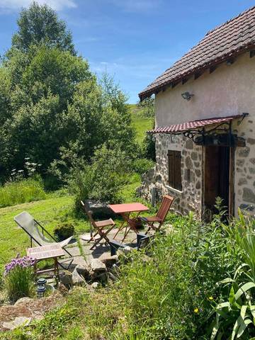 Gîte pour 2 personnes, avec terrasse ainsi que vue et jardin à Miremont