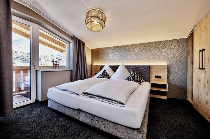 Ganze Wohnung, Neu! Deluxe Apartment Zugspitze mit Pool, Sauna, am Golfplatz und Zugspitzblick in Ehrwald, Ammergauer Alpen (Österreich)