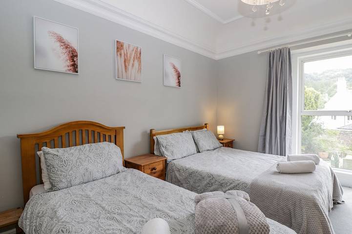 White Roses, pet friendly, character holiday cottage in Monmouth in Herefordshire
