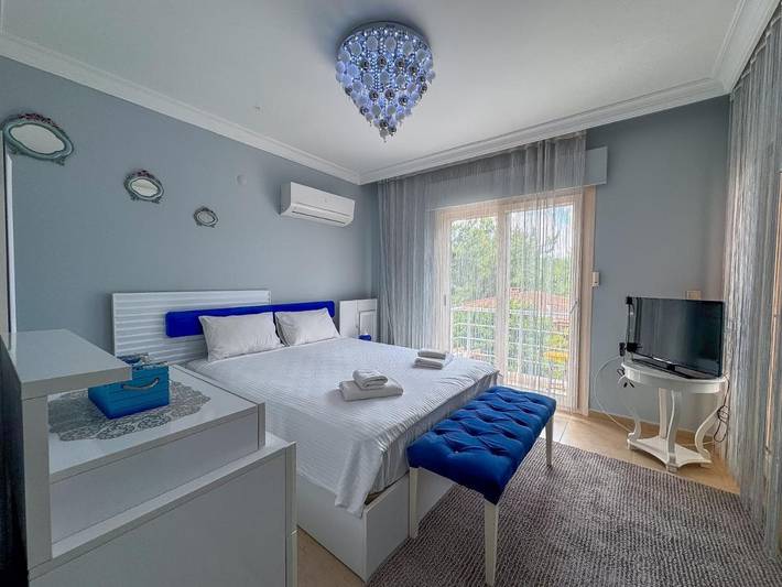 Villa pour 8 personnes, avec piscine ainsi que jacuzzi et jardin à Kusadasi - 4