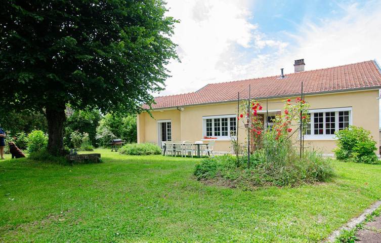 Gîte pour 6 personnes, avec jardin, animaux acceptés à Rouilly-Sacey