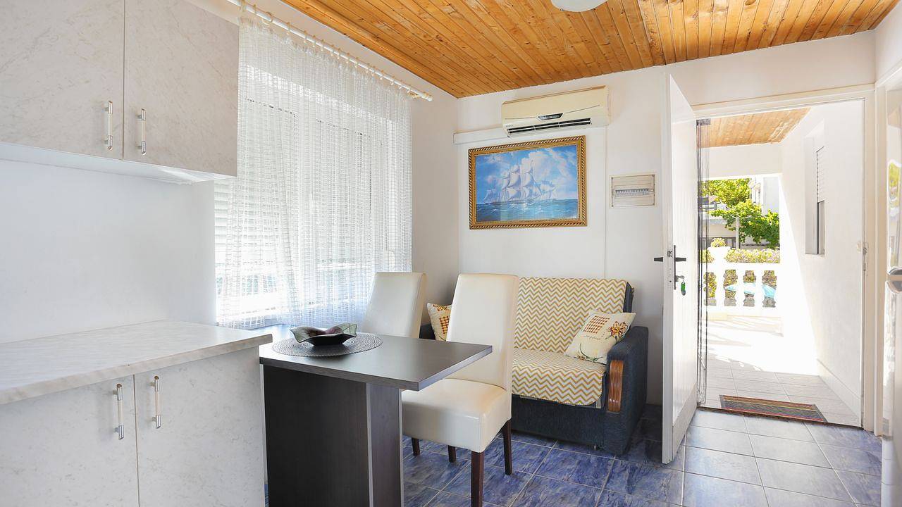 Ganze Ferienwohnung, Ferienwohnung für 4 Personen (34 m²) in Sevid in Sevid, Split-Dalmatien