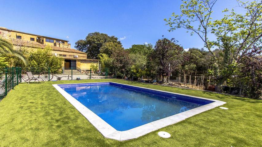 Casa vacacional para 25 personas, con jardín, Se admiten mascotas en Cataluña