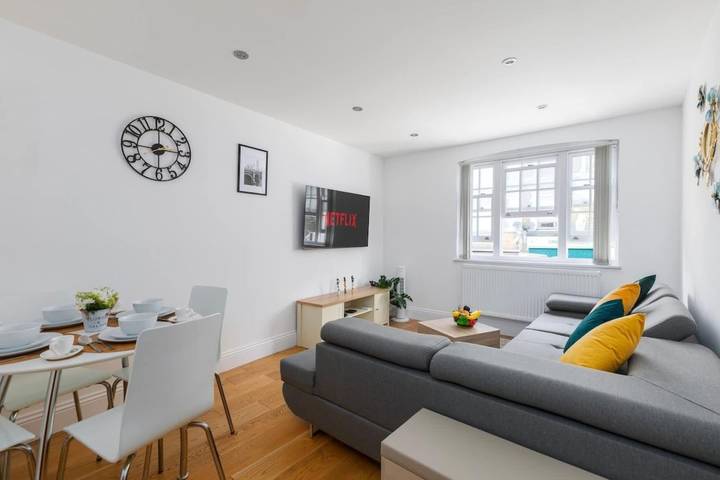 Apartment for 4 people, with Balcony and Terrace in Bethnal Green