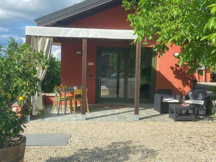 Appartamento per 3 persone, con Terrazza e Giardino nonché Piscina e Panorama a Nizza Monferrato