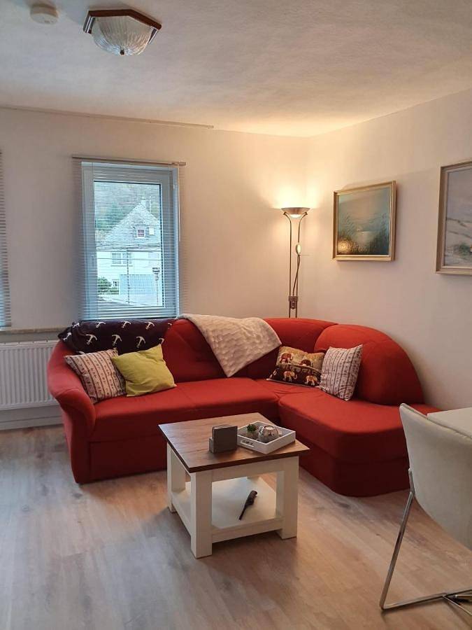 Location de vacances pour 4 personnes, avec vue ainsi que vue sur le lac et jardin à Bullay - 3